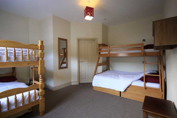 Clean and comfortable en-suite rooms at Llangollen Hostel